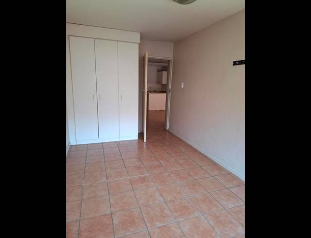 2 BEDROOM PROPERTY TO RENT IN DIE HOEWES